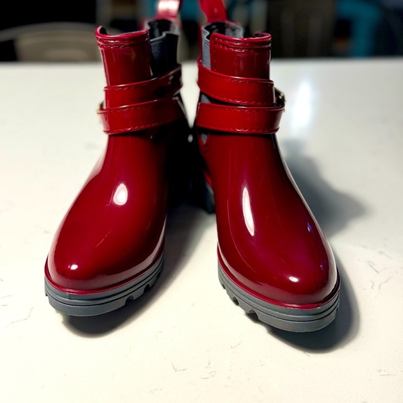 Chic Red Waterproof Rain Boots – Size 4-4.5 (EU 35) Stylish & Functional - Picture 1 of 11